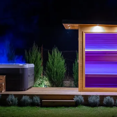 Naturart Vendeghaz Tatil Evi *